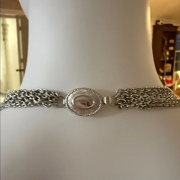 Elegant Silver Layered Necklace - Picture 4 of 5